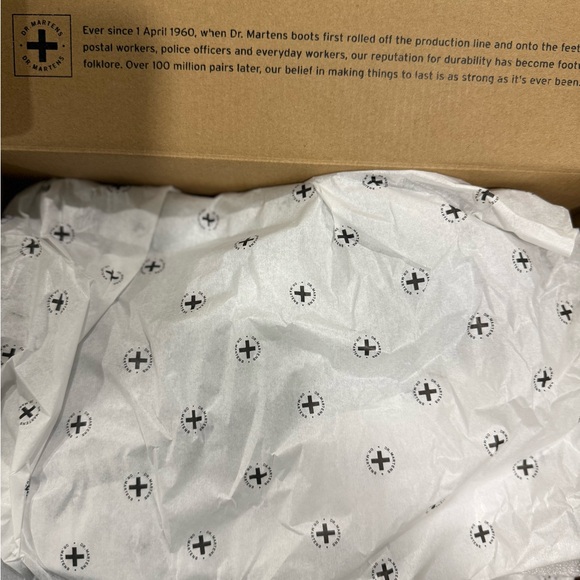 DR. MARTENS WOMEN'S 1460 W PATENT LEATHER FASHION BOOT - SIZE: WOMEN 9. Black - Picture 7 of 14